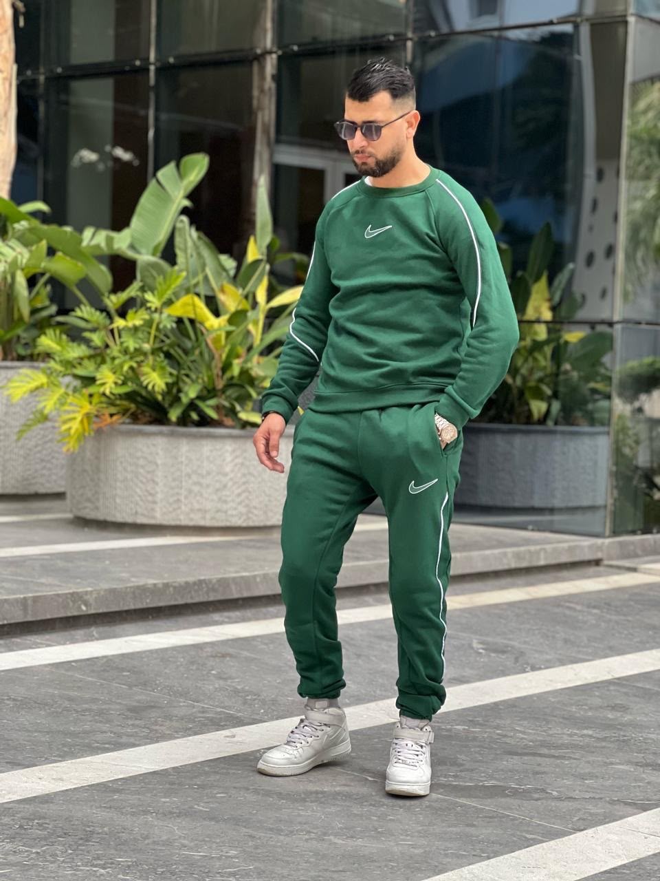 طقم رياضي رجالي مميز بتصميم عصري (Sweatshirt & Jogger Set)