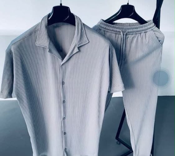 طقم رجالي صيفي أنيق بقماش مكسر (Pleated Men's Summer Set)